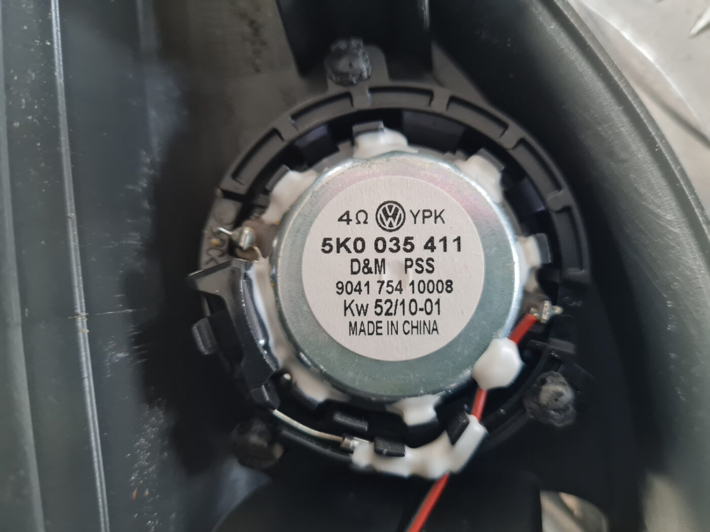 Durvju spoguļa apdares uzlika salonā (ar skaļruni) priekš VW GOLF 6 2011 3 Durvju spoguļa apdares uzlika salonā (ar skaļruni) priekš VW GOLF 6 2011