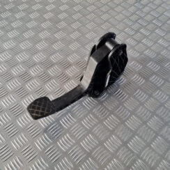 Sajūga pedālis priekš VW GOLF 6 2011