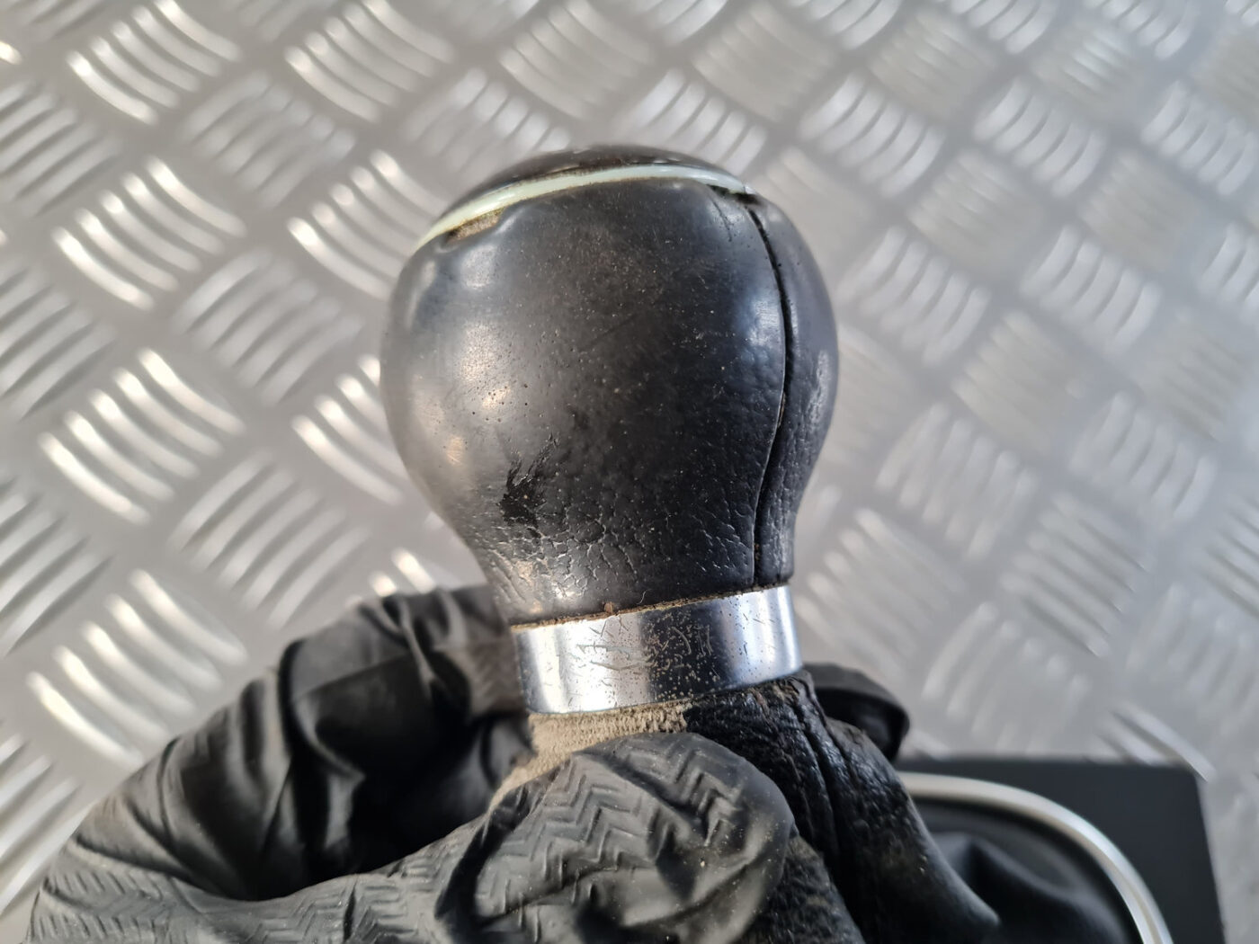 Pārnesumu pārslēgšanas kloķa uzgalis priekš VW GOLF 6 2011 11 Pārnesumu pārslēgšanas kloķa uzgalis priekš VW GOLF 6 2011