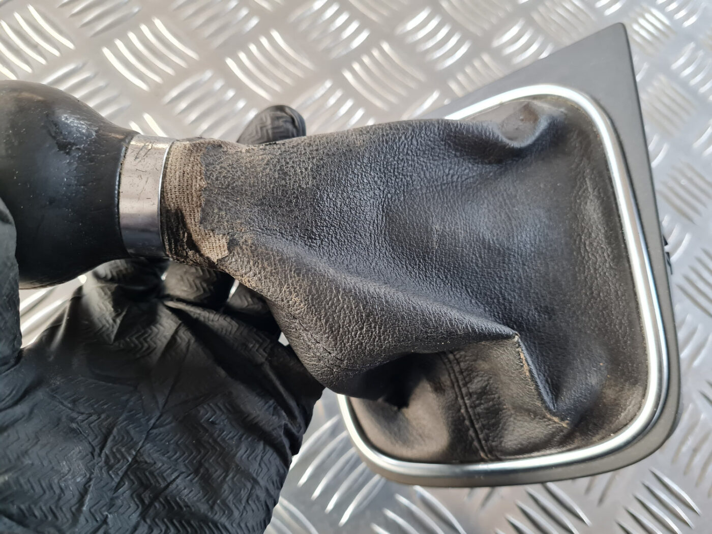 Pārnesumu pārslēgšanas kloķa uzgalis priekš VW GOLF 6 2011 10 Pārnesumu pārslēgšanas kloķa uzgalis priekš VW GOLF 6 2011