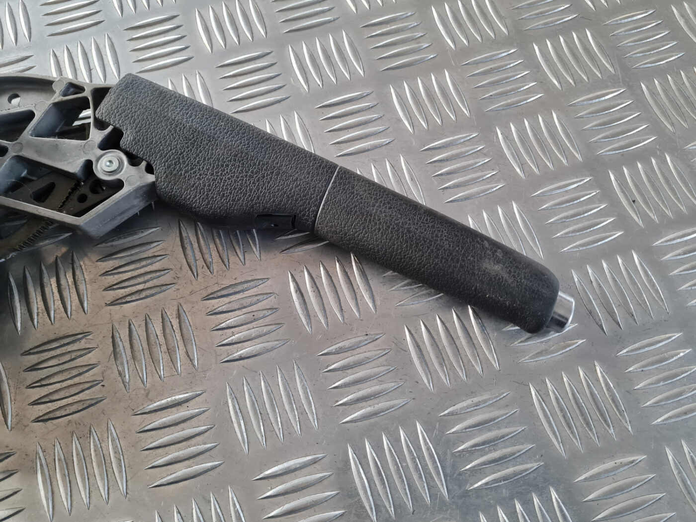 Stāvbremzes svira priekš VW GOLF 6 2011 2 Stāvbremzes svira priekš VW GOLF 6 2011