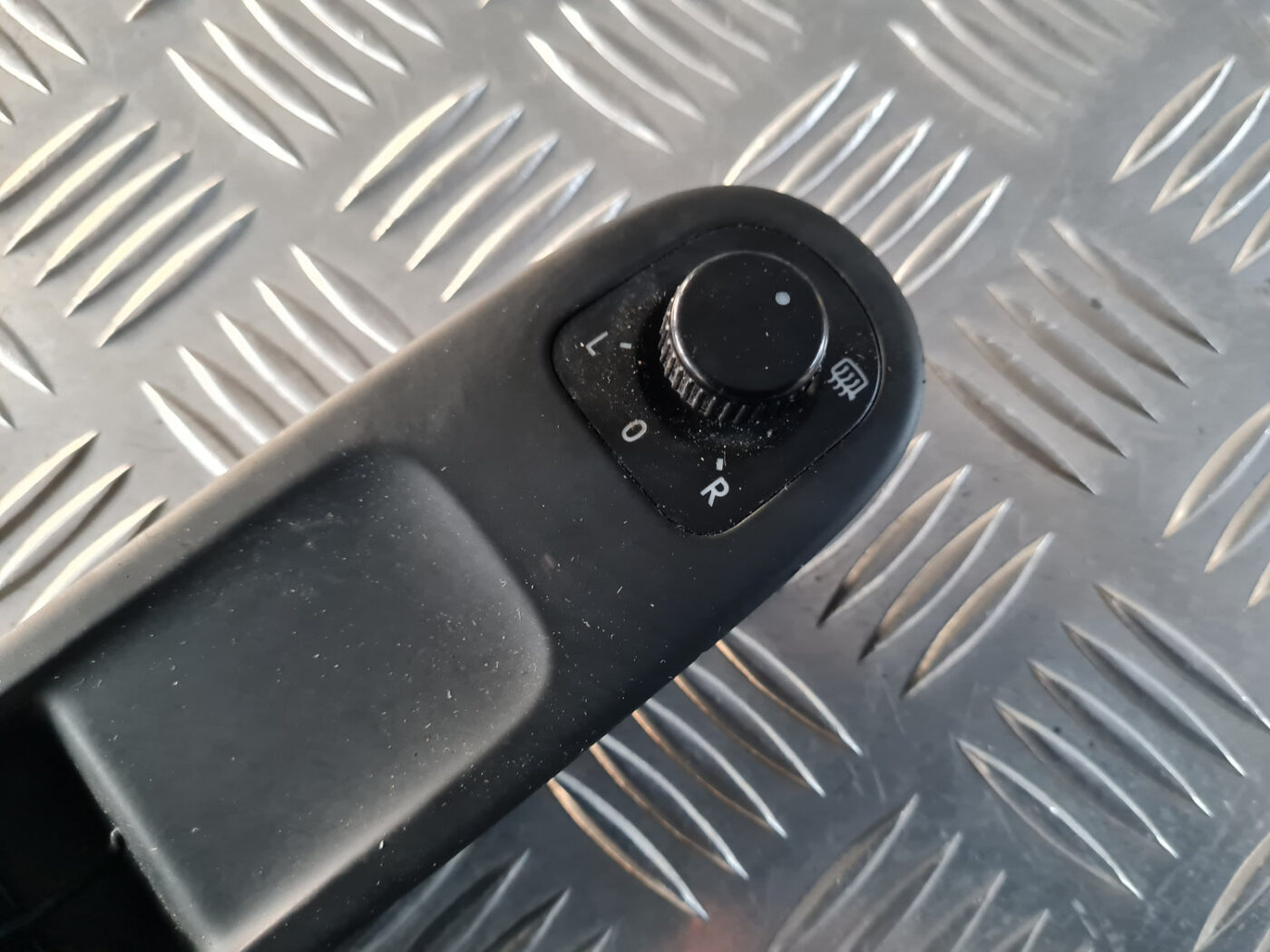 Šofera durvju slēdža pogas priekš VW GOLF 6 2011 2 Šofera durvju slēdža pogas priekš VW GOLF 6 2011