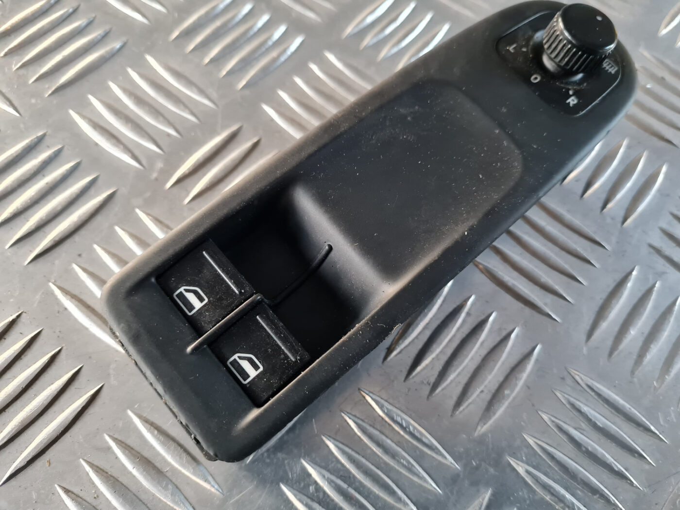 Šofera durvju slēdža pogas priekš VW GOLF 6 2011 6 Šofera durvju slēdža pogas priekš VW GOLF 6 2011