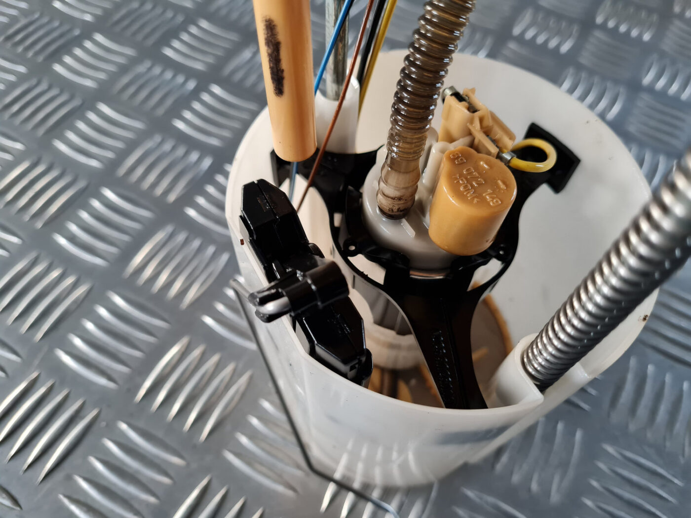 Degvielas tvertnes sūknis priekš VW GOLF 6 2011 2 Degvielas tvertnes sūknis priekš VW GOLF 6 2011