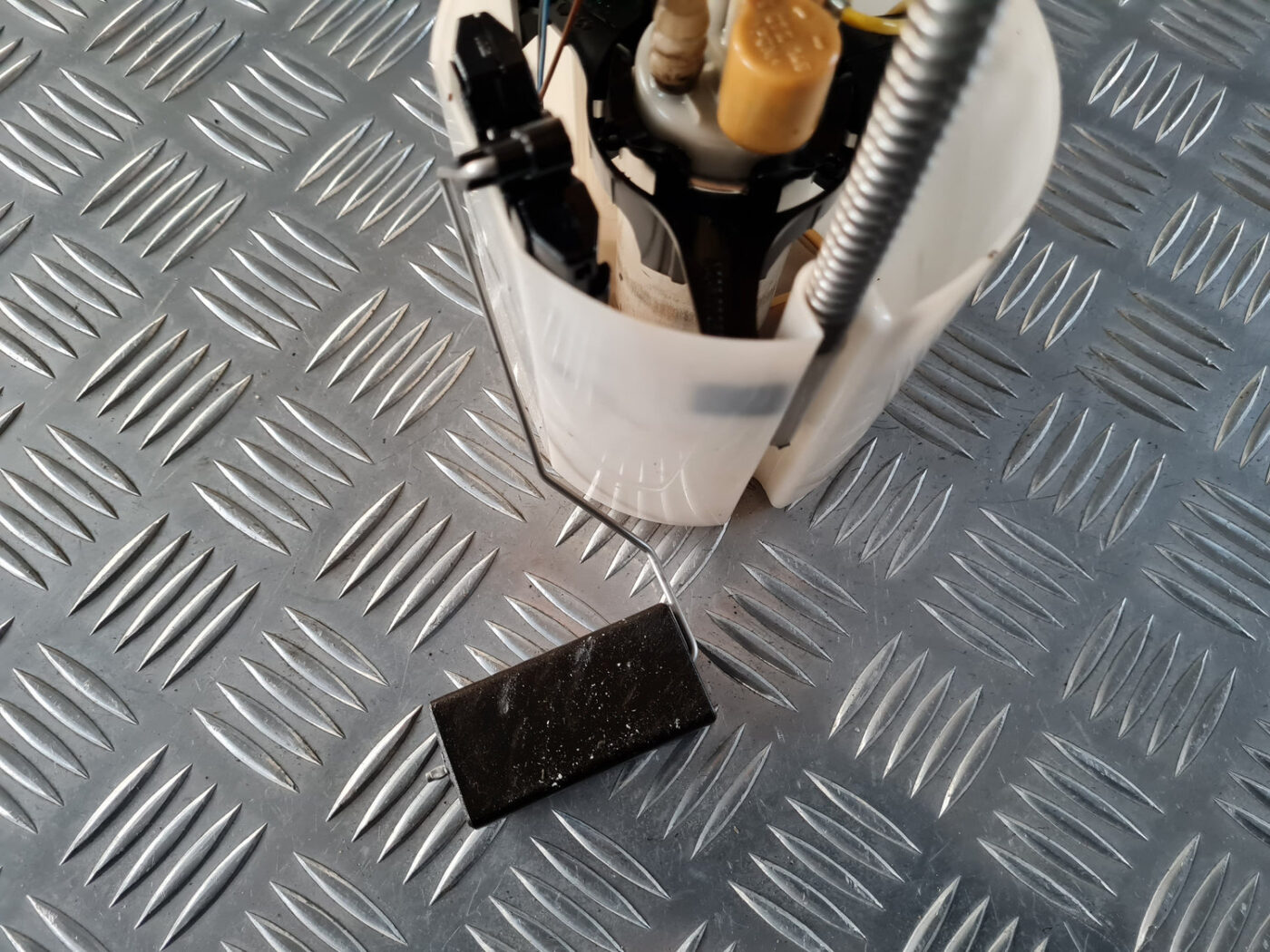 Degvielas tvertnes sūknis priekš VW GOLF 6 2011 7 Degvielas tvertnes sūknis priekš VW GOLF 6 2011