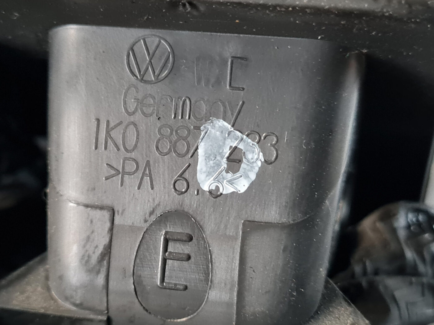 ISOFIX stiprinājuma vāks priekš VW GOLF 6 2011 4 ISOFIX stiprinājuma vāks priekš VW GOLF 6 2011