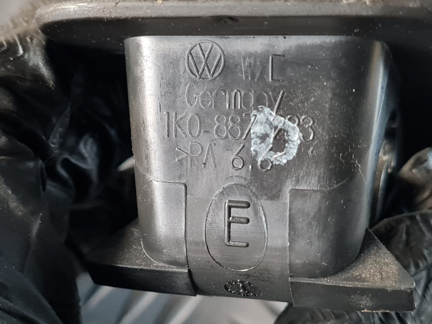 ISOFIX stiprinājuma vāks priekš VW GOLF 6 2011 3 ISOFIX stiprinājuma vāks priekš VW GOLF 6 2011