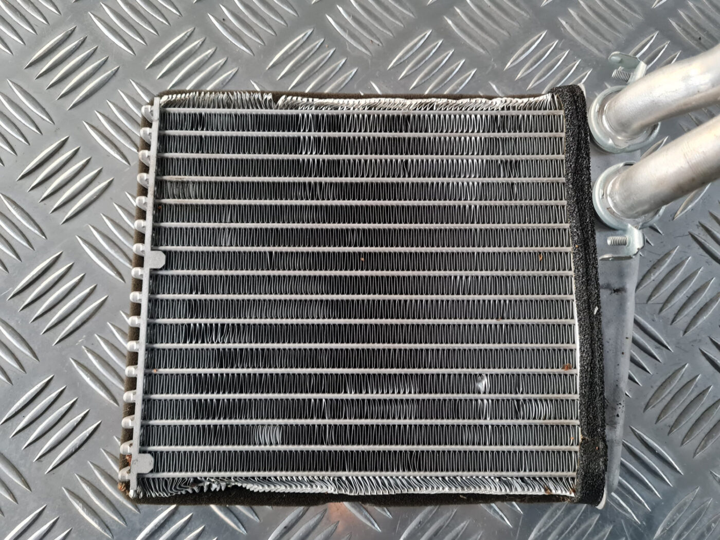 Apsildes sistēmas radiators priekš VW GOLF 6 2011 2 Apsildes sistēmas radiators priekš VW GOLF 6 2011