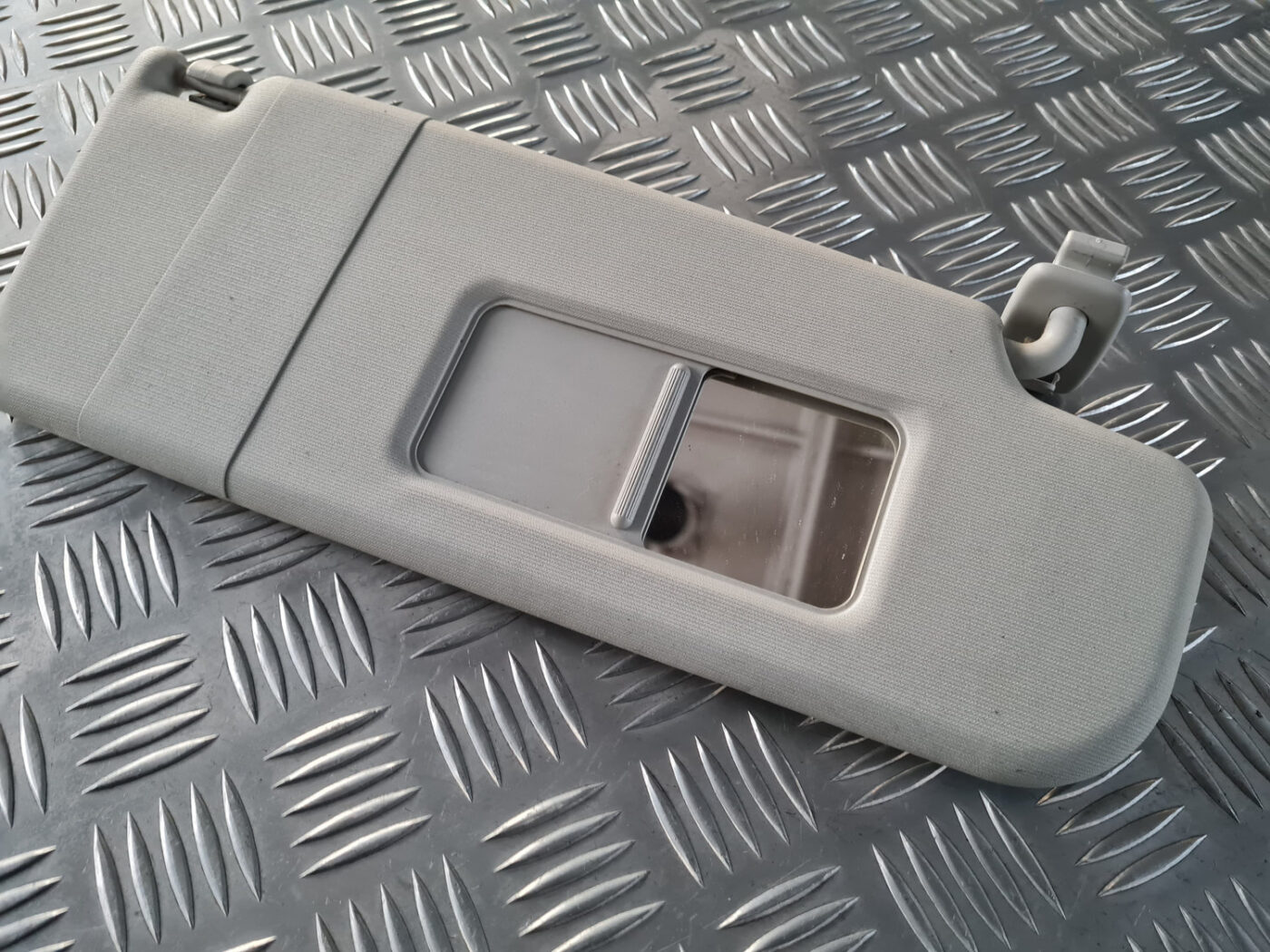 Saules aizsargs priekš VW GOLF 6 2011 2 Saules aizsargs priekš VW GOLF 6 2011