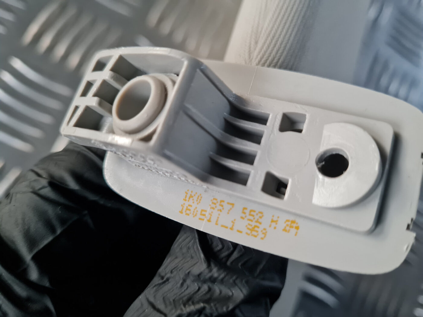 Saules aizsargs priekš VW GOLF 6 2011 4 Saules aizsargs priekš VW GOLF 6 2011