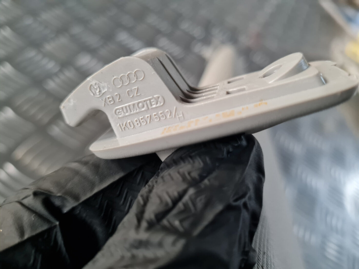 Saules aizsargs priekš VW GOLF 6 2011 3 Saules aizsargs priekš VW GOLF 6 2011