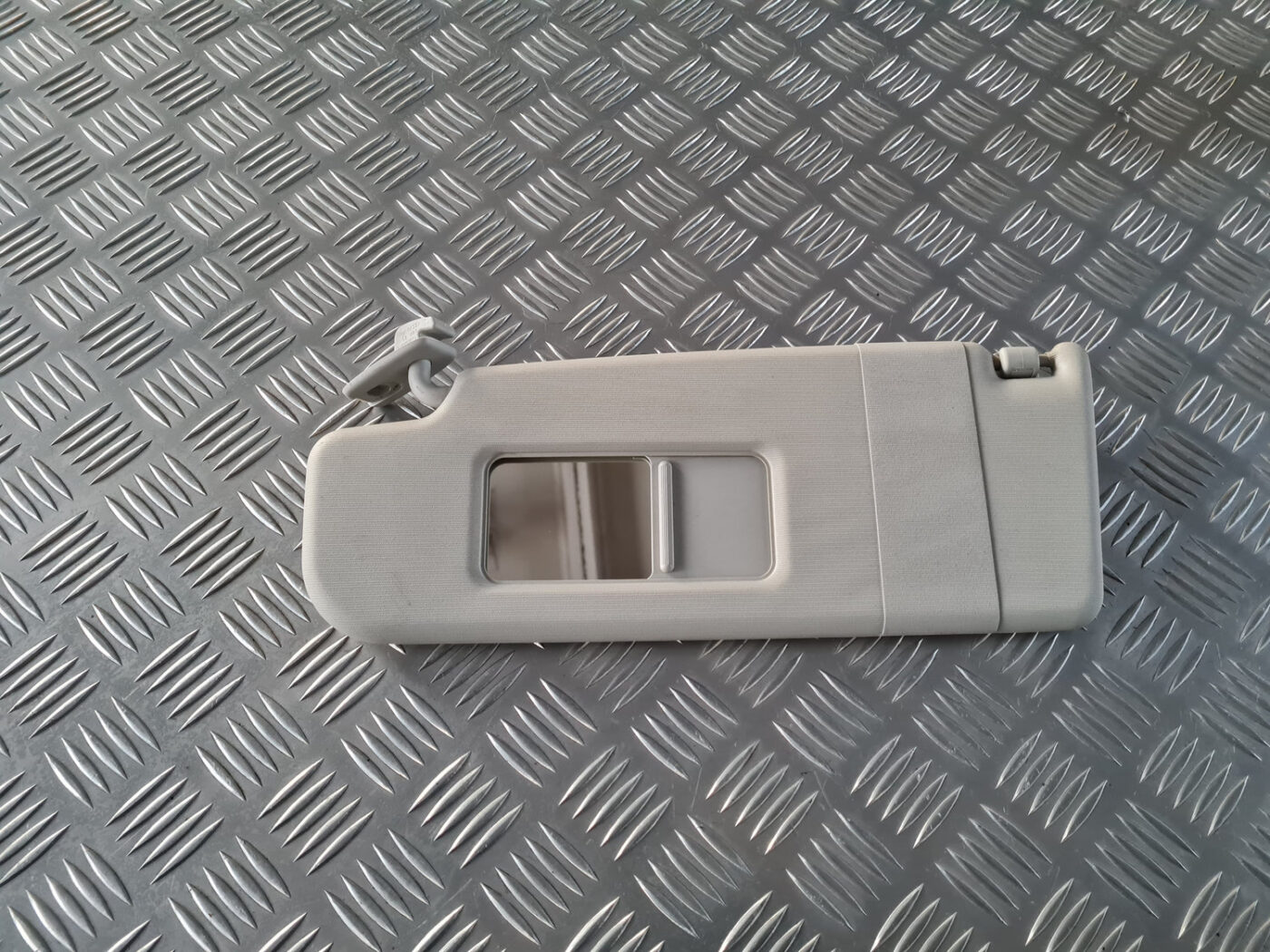 Saules aizsargs priekš VW GOLF 6 2011 2 Saules aizsargs priekš VW GOLF 6 2011