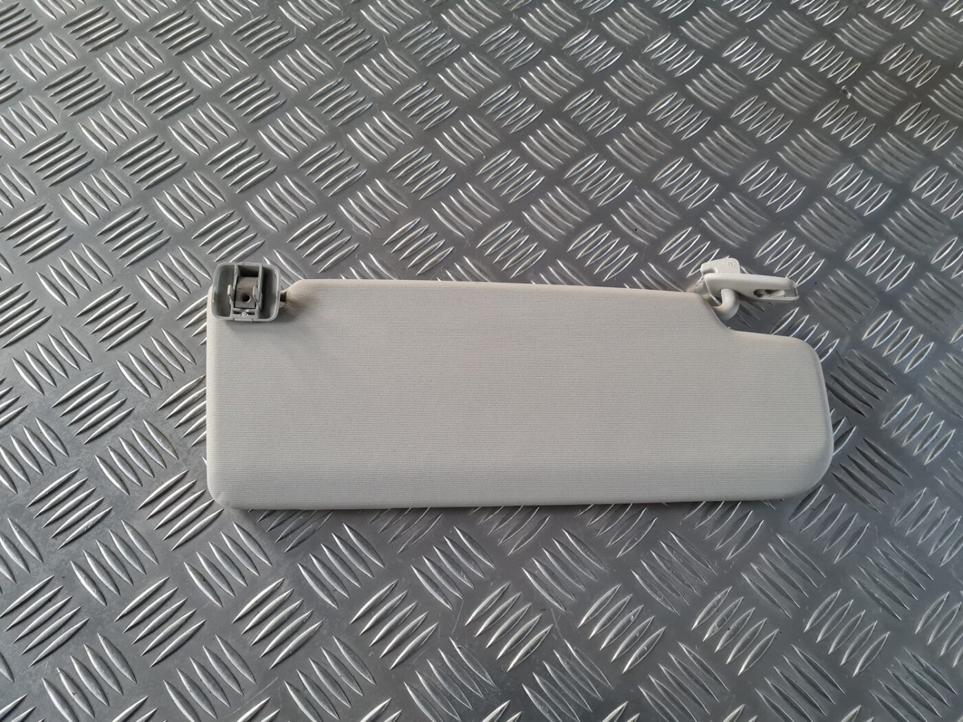 Saules aizsargs priekš VW GOLF 6 2011 5 Saules aizsargs priekš VW GOLF 6 2011