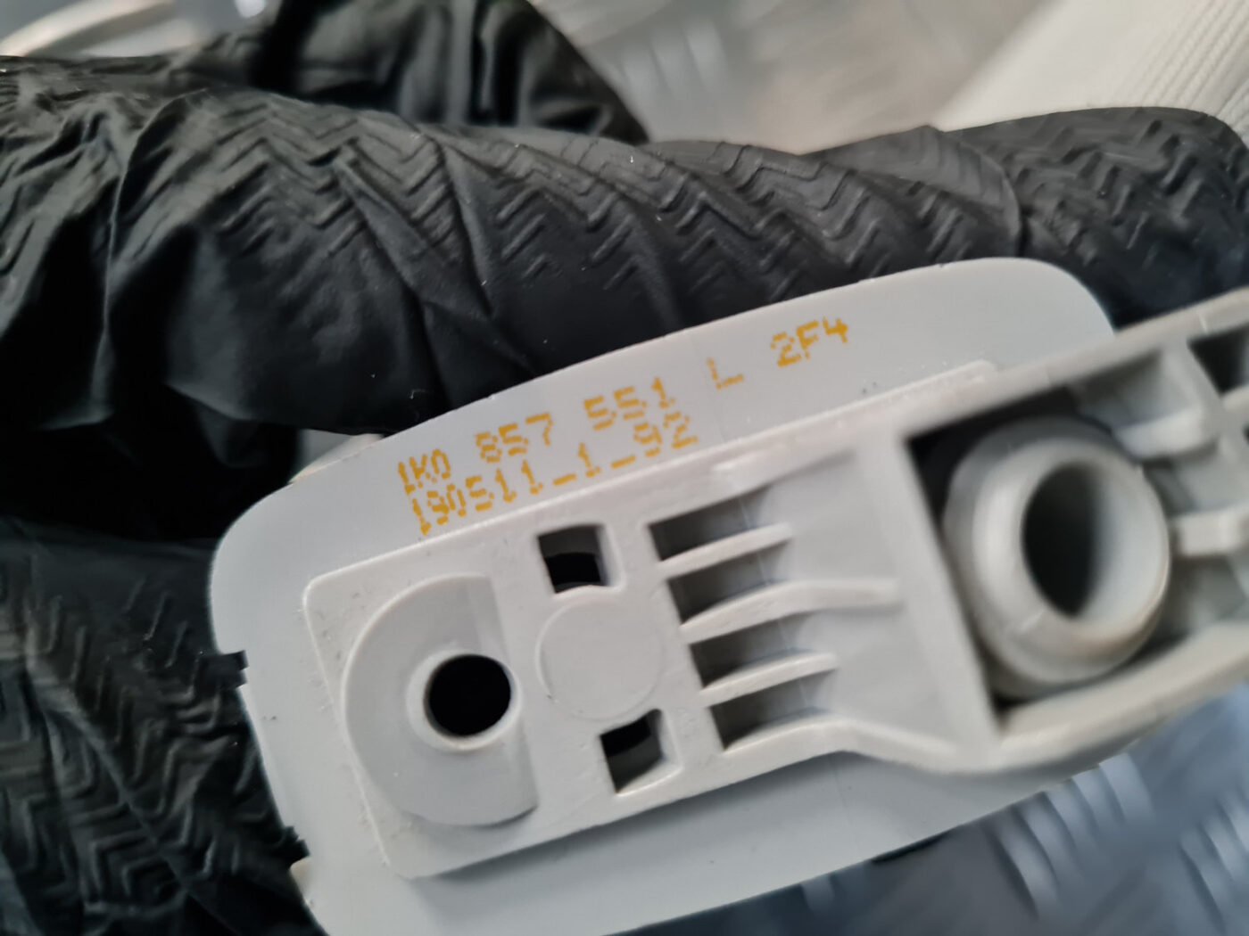 Saules aizsargs priekš VW GOLF 6 2011 4 Saules aizsargs priekš VW GOLF 6 2011