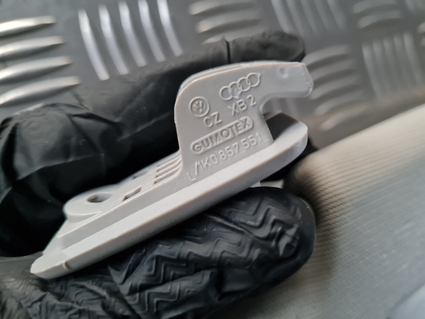 Saules aizsargs priekš VW GOLF 6 2011 3 Saules aizsargs priekš VW GOLF 6 2011