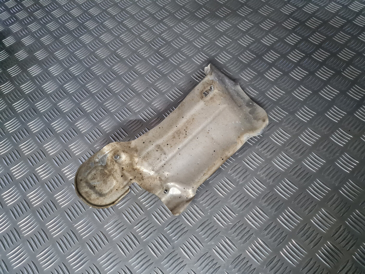 Karstuma aizsargs (mazs) priekš VW GOLF 6 2011