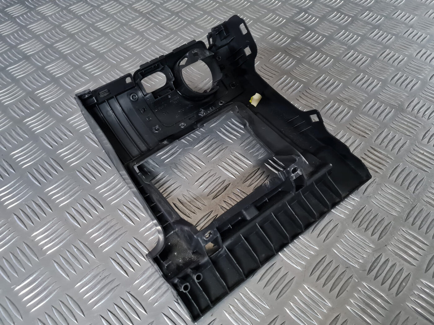 Gaismas slēdža apdare (uz paneļa) priekš VW GOLF 6 2011 7 Gaismas slēdža apdare (uz paneļa) priekš VW GOLF 6 2011