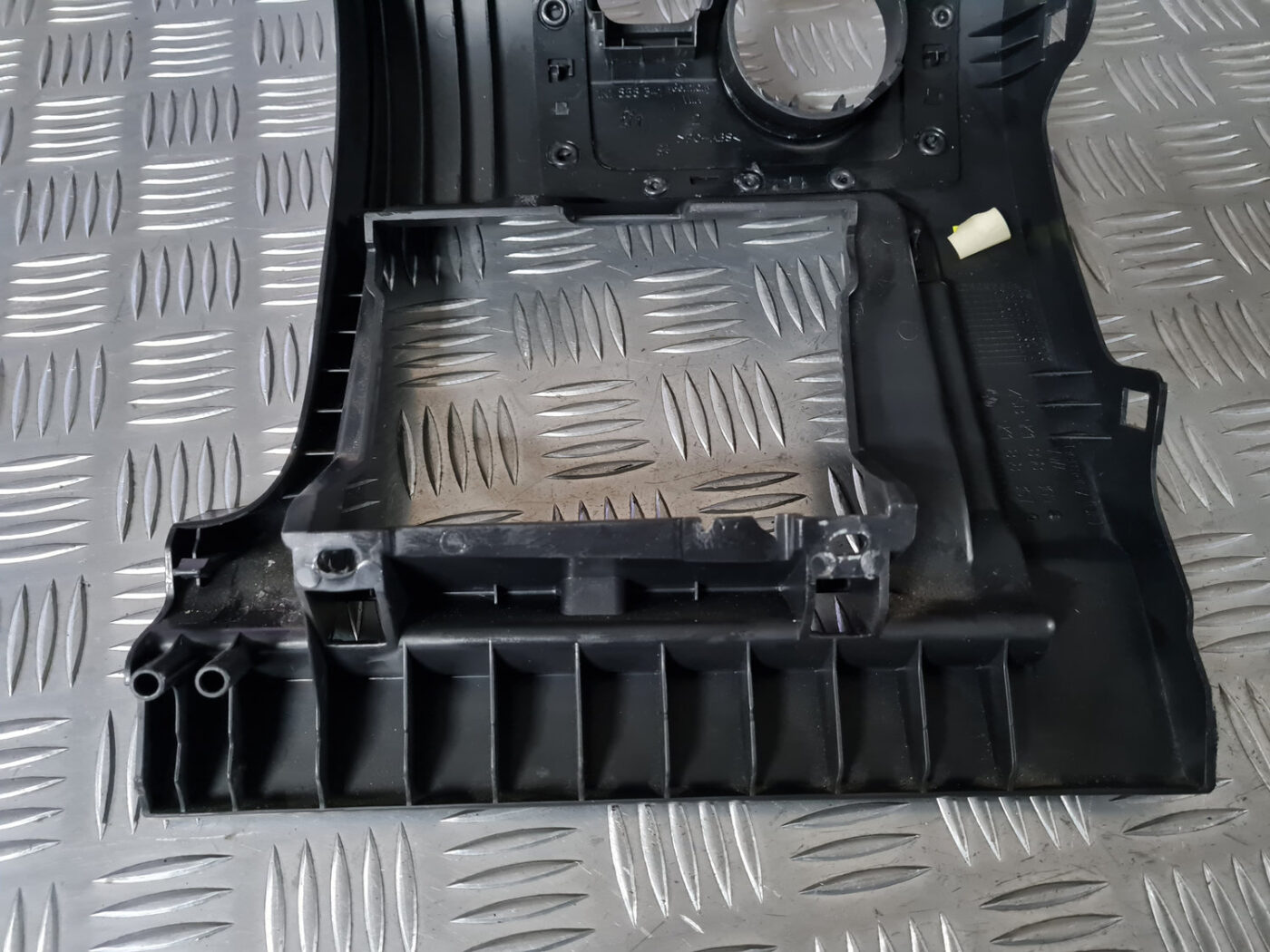 Gaismas slēdža apdare (uz paneļa) priekš VW GOLF 6 2011 6 Gaismas slēdža apdare (uz paneļa) priekš VW GOLF 6 2011