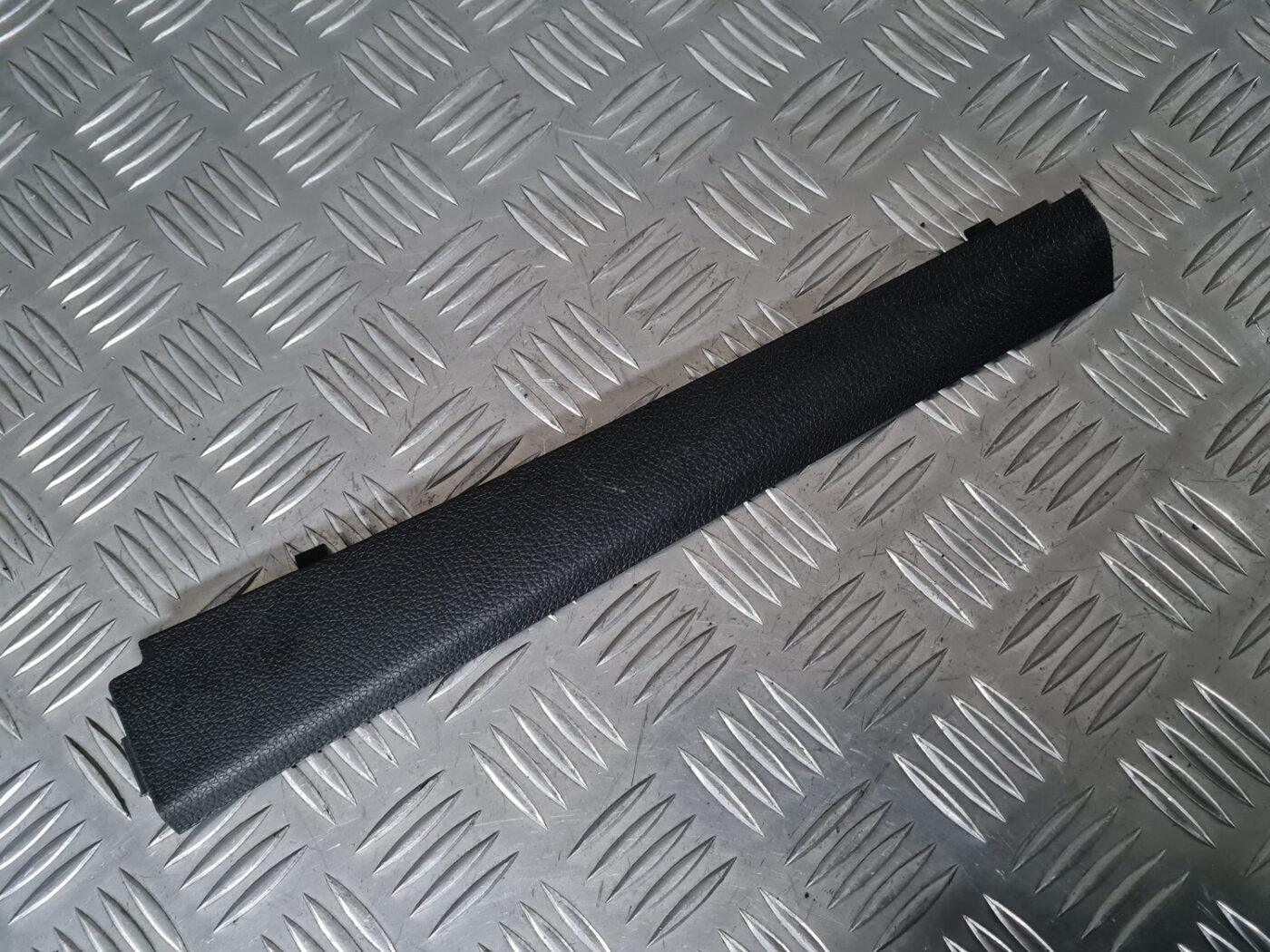 Sliekšņa priekšēja laba uzlika (salonā) priekš VW GOLF 6 2011 2 Sliekšņa priekšēja laba uzlika (salonā) priekš VW GOLF 6 2011