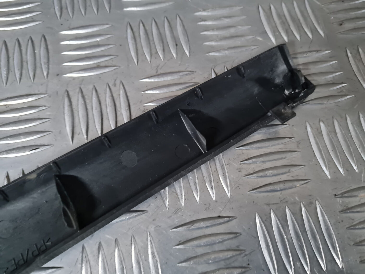 Sliekšņa priekšēja laba uzlika (salonā) priekš VW GOLF 6 2011 4 Sliekšņa priekšēja laba uzlika (salonā) priekš VW GOLF 6 2011