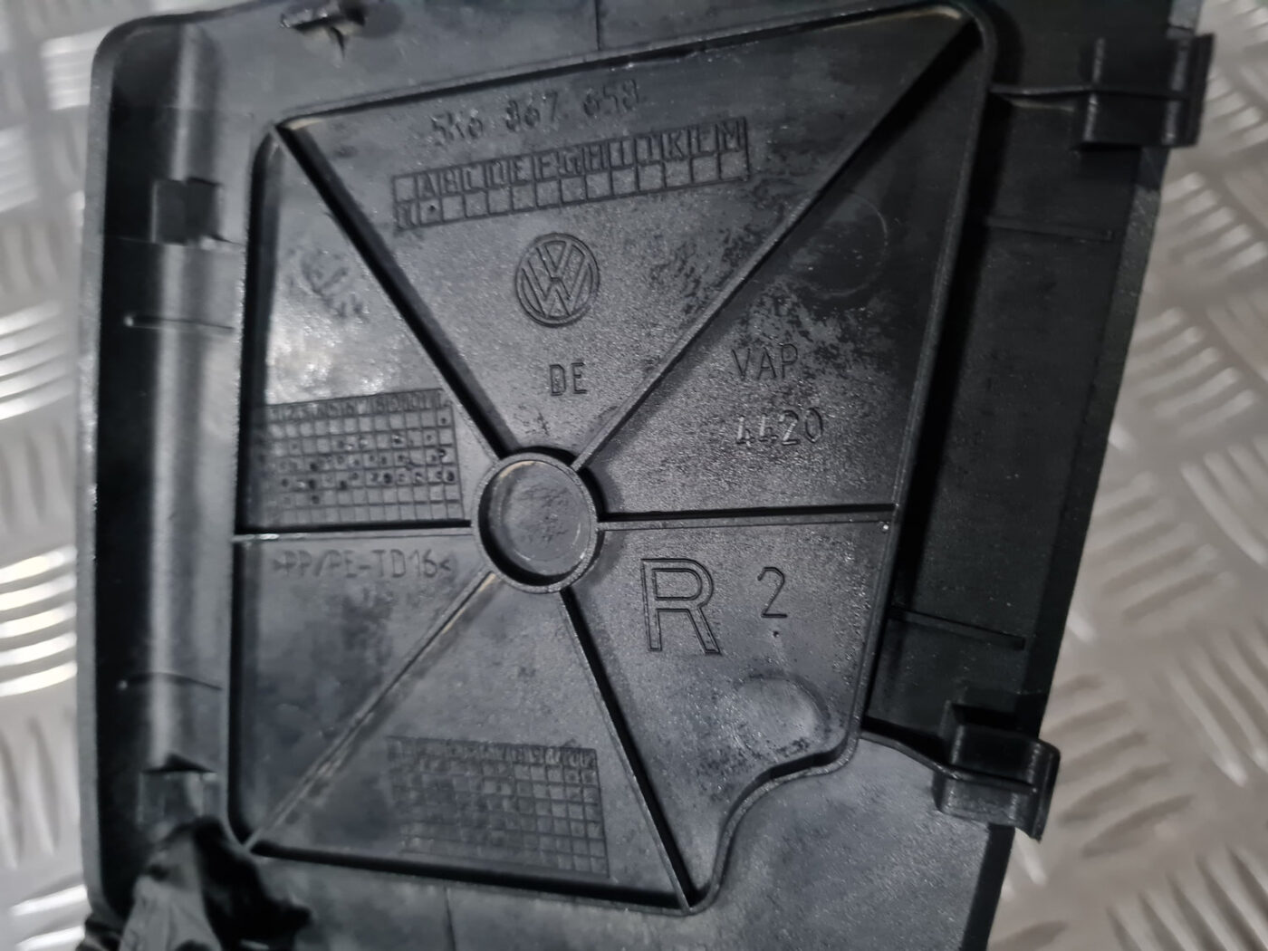 Bagāžnieka nodalījuma apdares vāciņš priekš VW GOLF 6 2011 5 Bagāžnieka nodalījuma apdares vāciņš priekš VW GOLF 6 2011