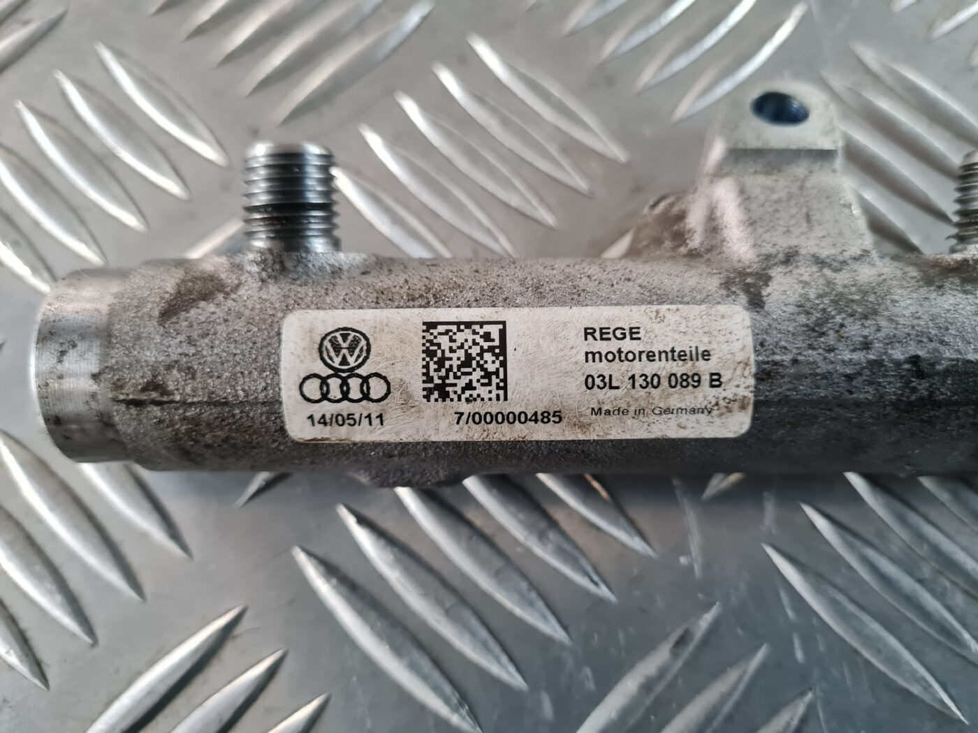 Degvielas sadales caurule priekš VW GOLF 6 2011 2 Degvielas sadales caurule priekš VW GOLF 6 2011