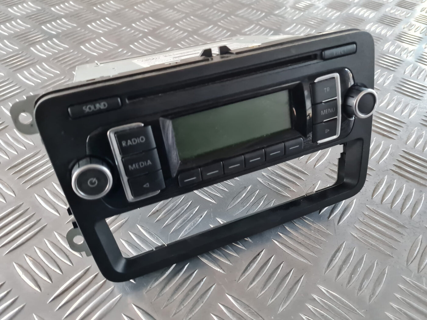 CD/DVD/Navigācijas bloks priekš VW GOLF 6 2011 2 CD/DVD/Navigācijas bloks priekš VW GOLF 6 2011