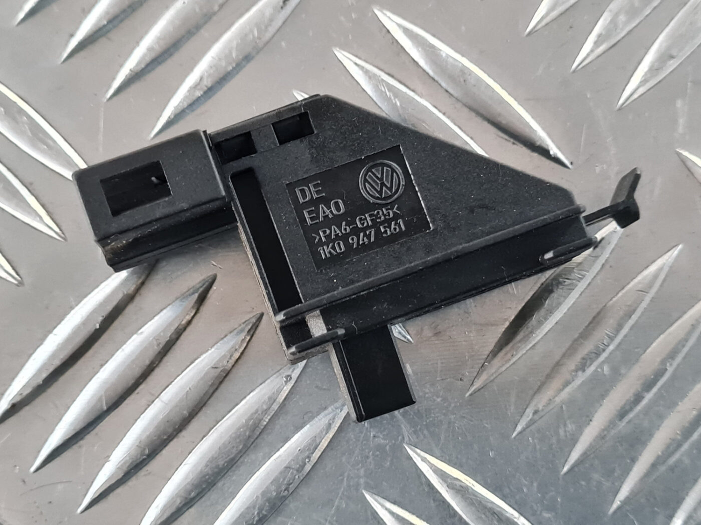 Apgaismojums mērinstrumentu paneļa mantu nodalījumā priekš VW GOLF 6 2011 2 Apgaismojums mērinstrumentu paneļa mantu nodalījumā priekš VW GOLF 6 2011