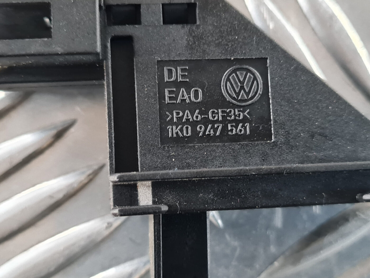 Apgaismojums mērinstrumentu paneļa mantu nodalījumā priekš VW GOLF 6 2011 5 Apgaismojums mērinstrumentu paneļa mantu nodalījumā priekš VW GOLF 6 2011