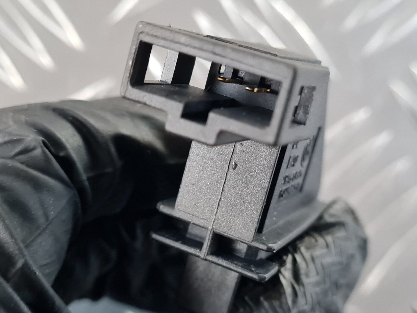 Apgaismojums mērinstrumentu paneļa mantu nodalījumā priekš VW GOLF 6 2011 4 Apgaismojums mērinstrumentu paneļa mantu nodalījumā priekš VW GOLF 6 2011