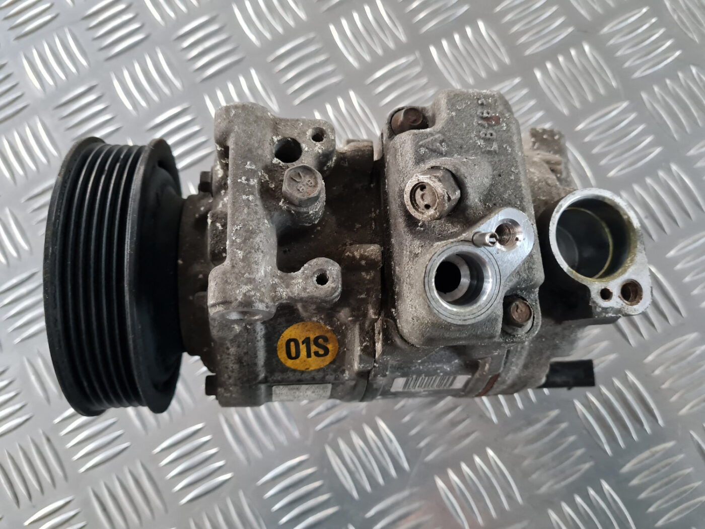 Gaisa kondicioniera kompresors priekš VW GOLF 6 2011 11 Gaisa kondicioniera kompresors priekš VW GOLF 6 2011