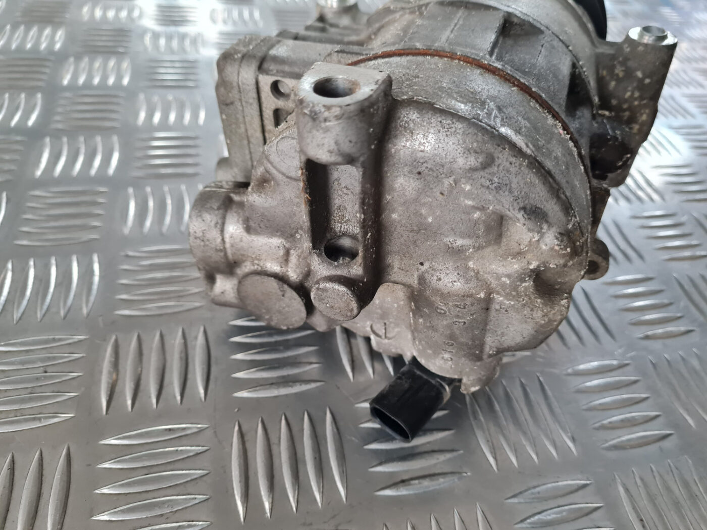 Gaisa kondicioniera kompresors priekš VW GOLF 6 2011 4 Gaisa kondicioniera kompresors priekš VW GOLF 6 2011