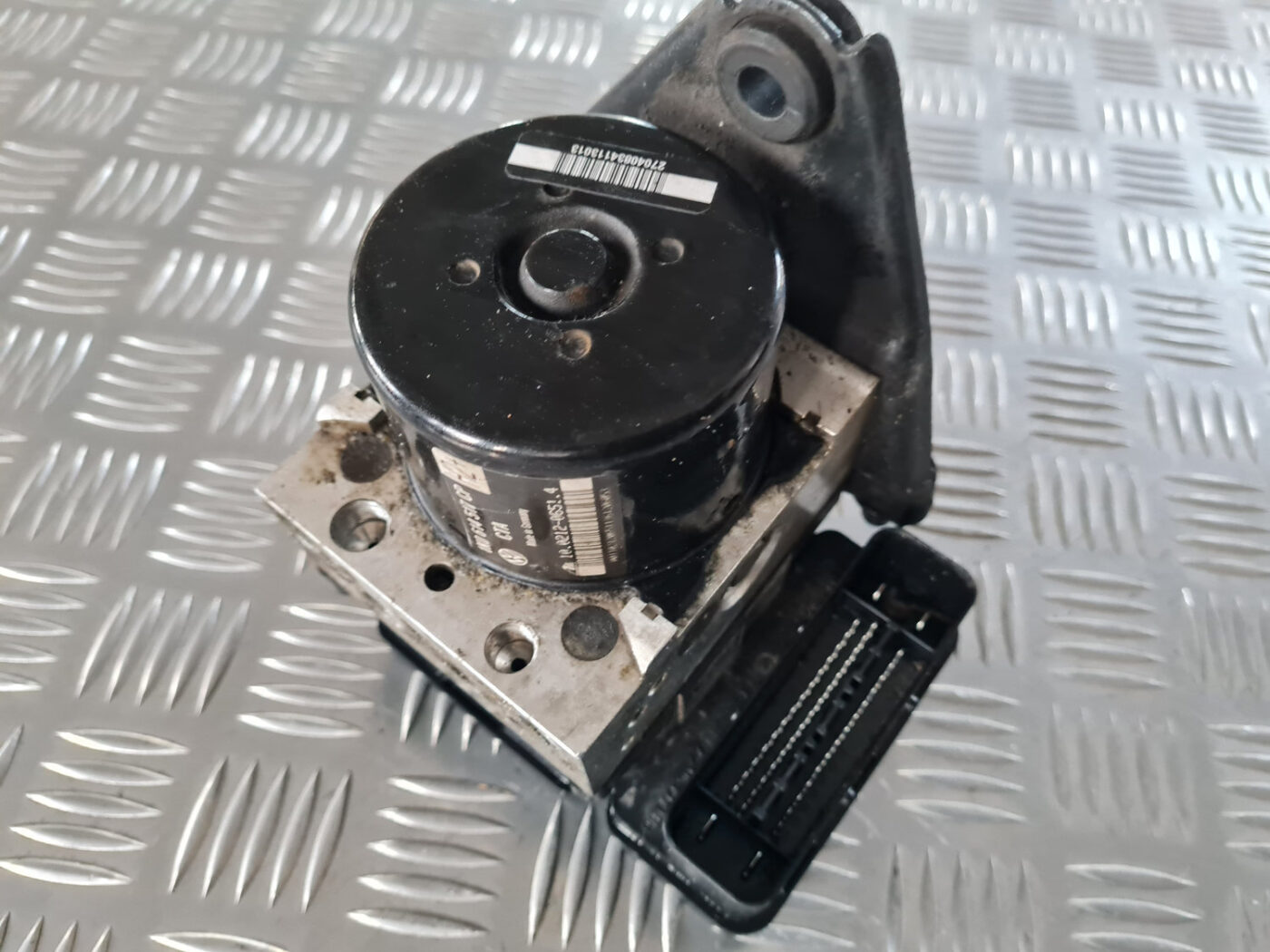 ABS bloks priekš VW GOLF 6 2011 2 ABS bloks priekš VW GOLF 6 2011