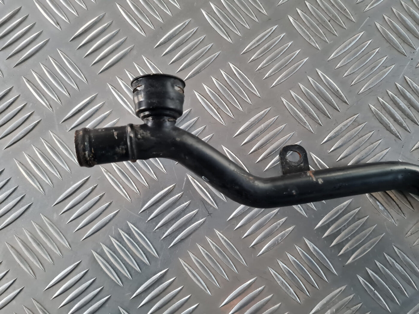 Dzesēšanas caurule priekš VW GOLF 6 2011 2 Dzesēšanas caurule priekš VW GOLF 6 2011