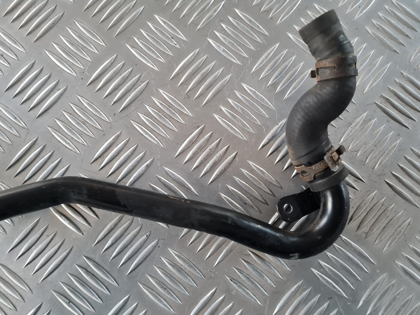 Dzesēšanas caurule priekš VW GOLF 6 2011 4 Dzesēšanas caurule priekš VW GOLF 6 2011