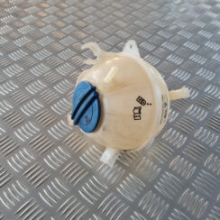 Dzesēšanas šķidruma tvertne priekš VW GOLF 6 2011