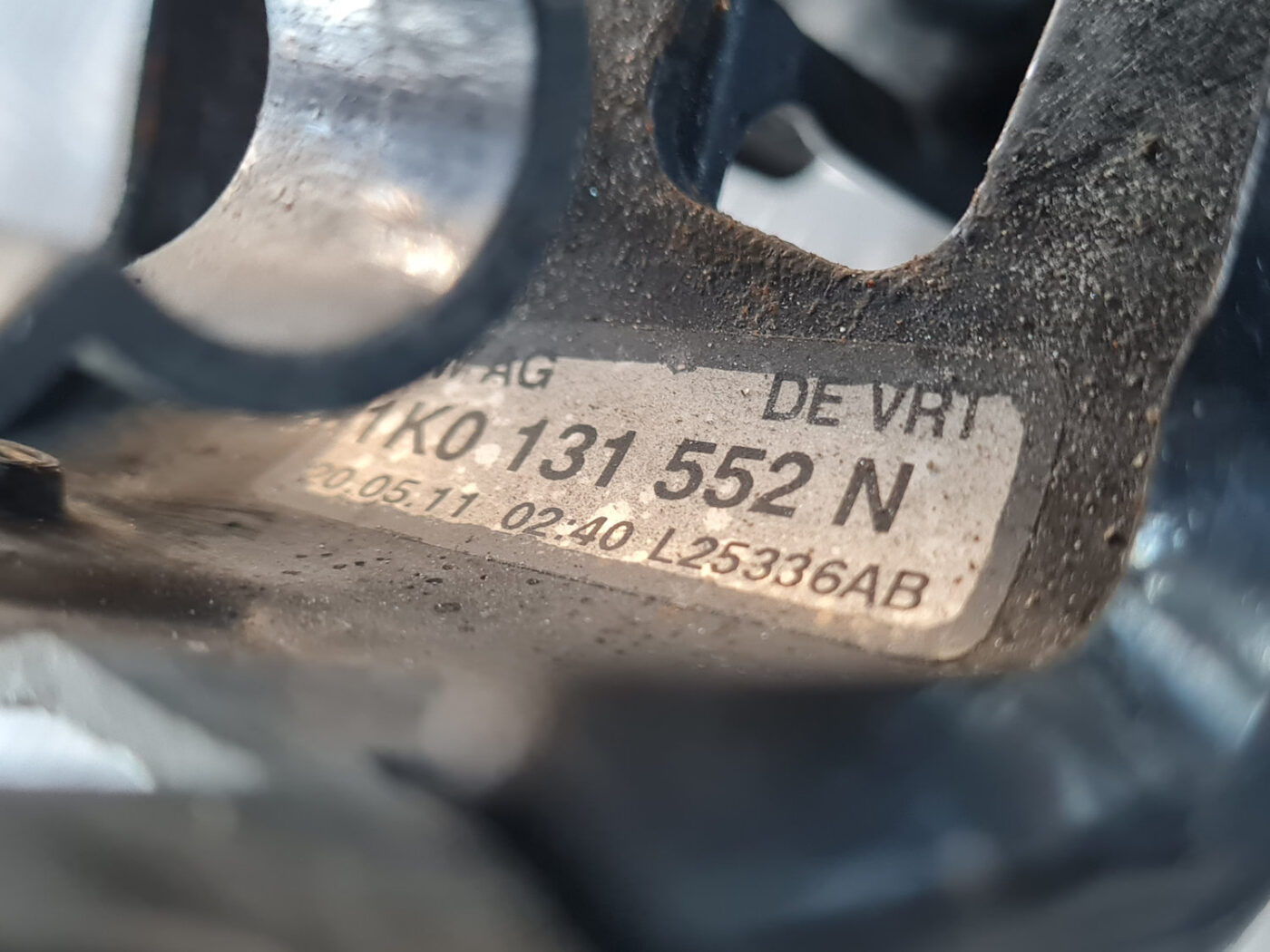 Dzinēja spilvens priekš VW GOLF 6 2011 5 Dzinēja spilvens priekš VW GOLF 6 2011