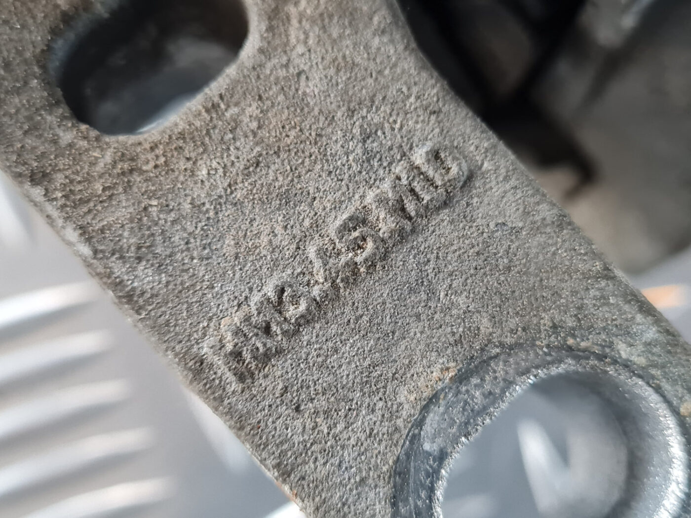 Dzinēja spilvens priekš VW GOLF 6 2011 4 Dzinēja spilvens priekš VW GOLF 6 2011