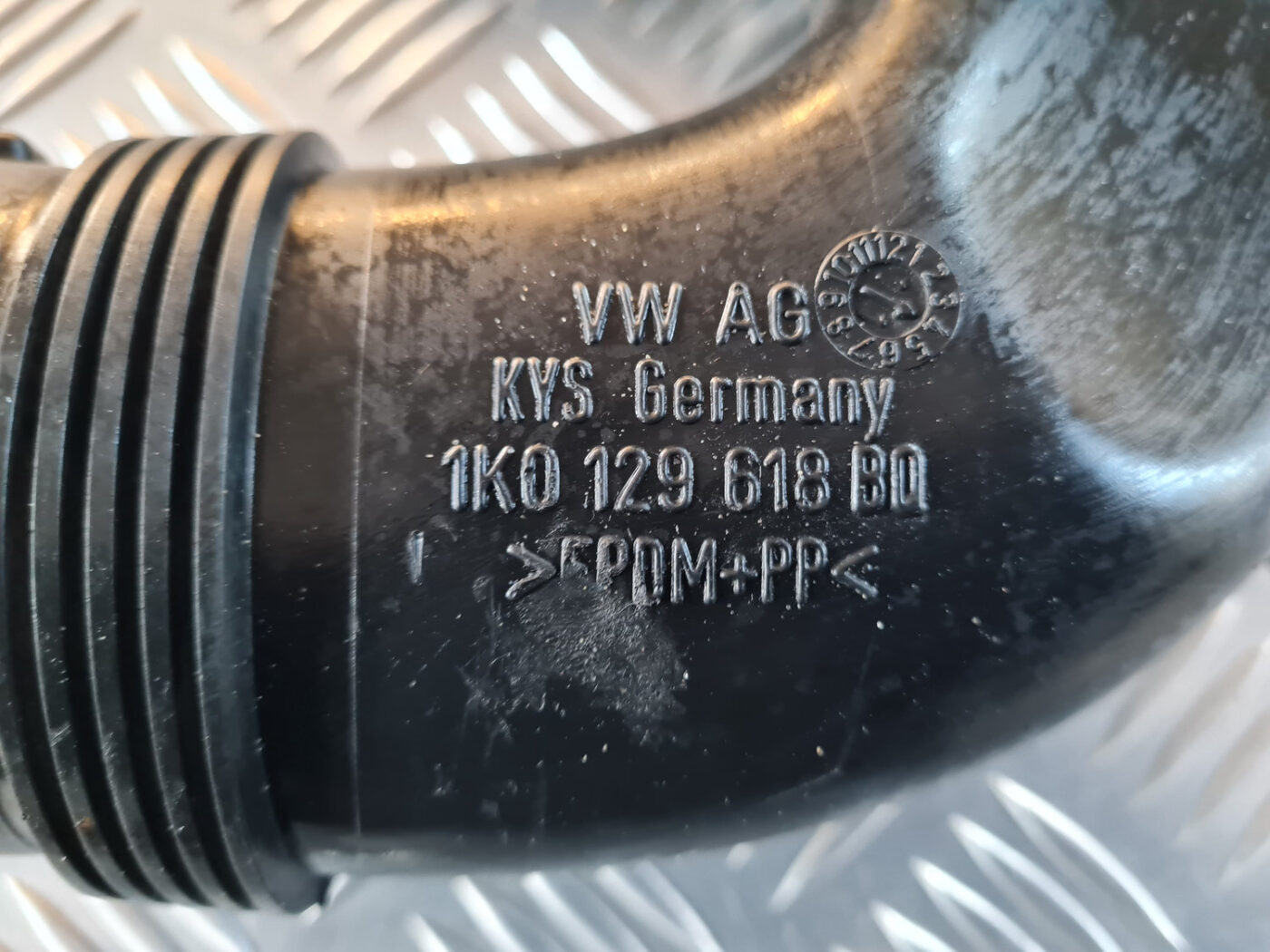 Gaisa filtra korpusa caurule priekš VW GOLF 6 2011 4 Gaisa filtra korpusa caurule priekš VW GOLF 6 2011