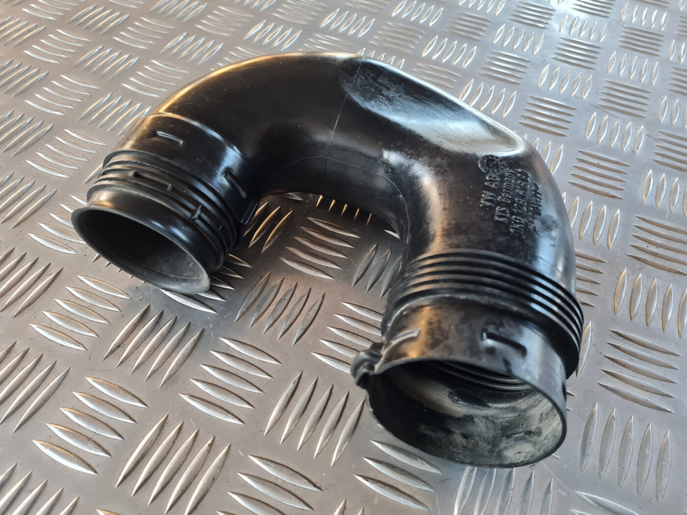 Gaisa filtra korpusa caurule priekš VW GOLF 6 2011 3 Gaisa filtra korpusa caurule priekš VW GOLF 6 2011