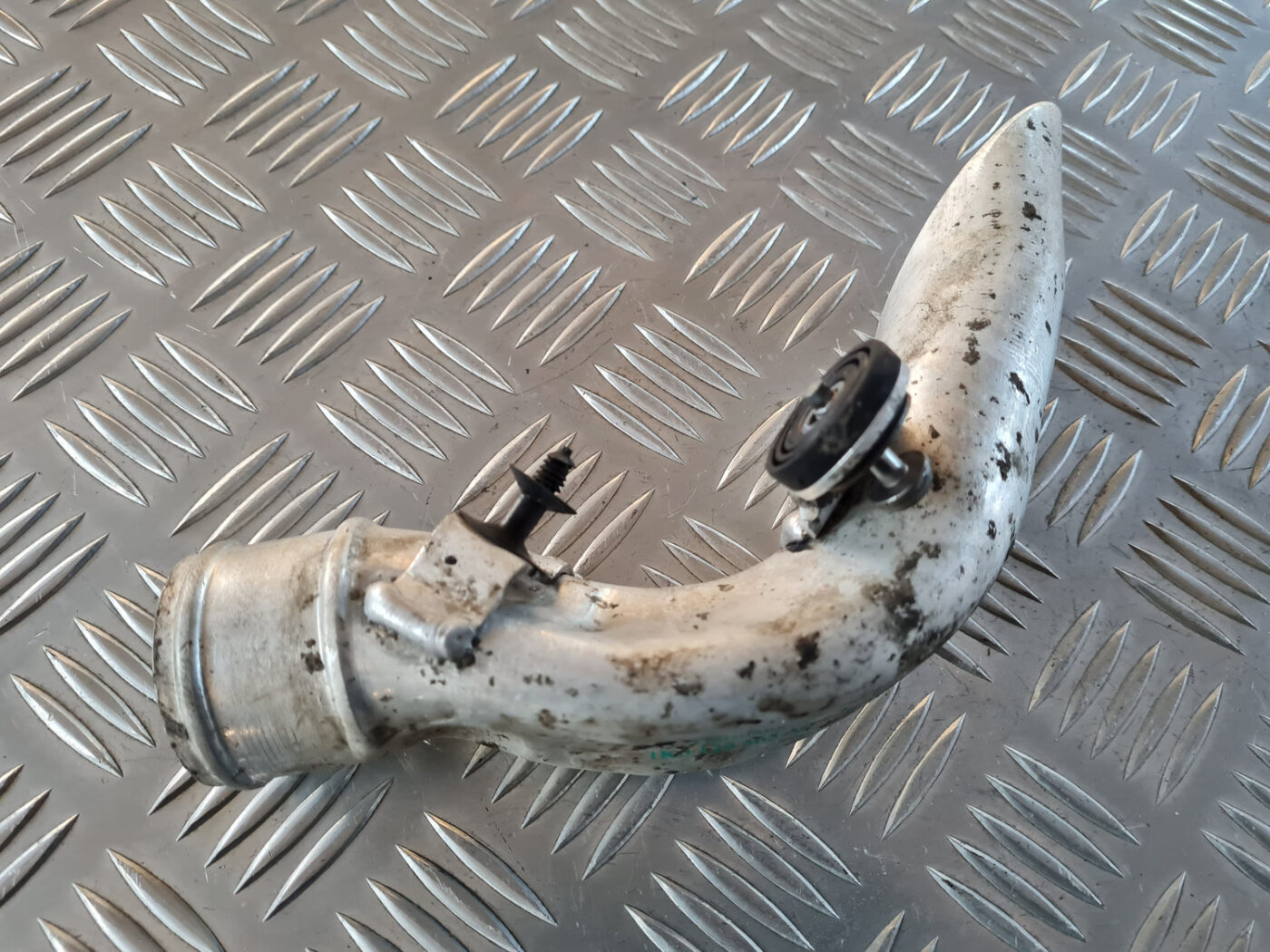 Interkulera caurule priekš VW GOLF 6 2011 2 Interkulera caurule priekš VW GOLF 6 2011