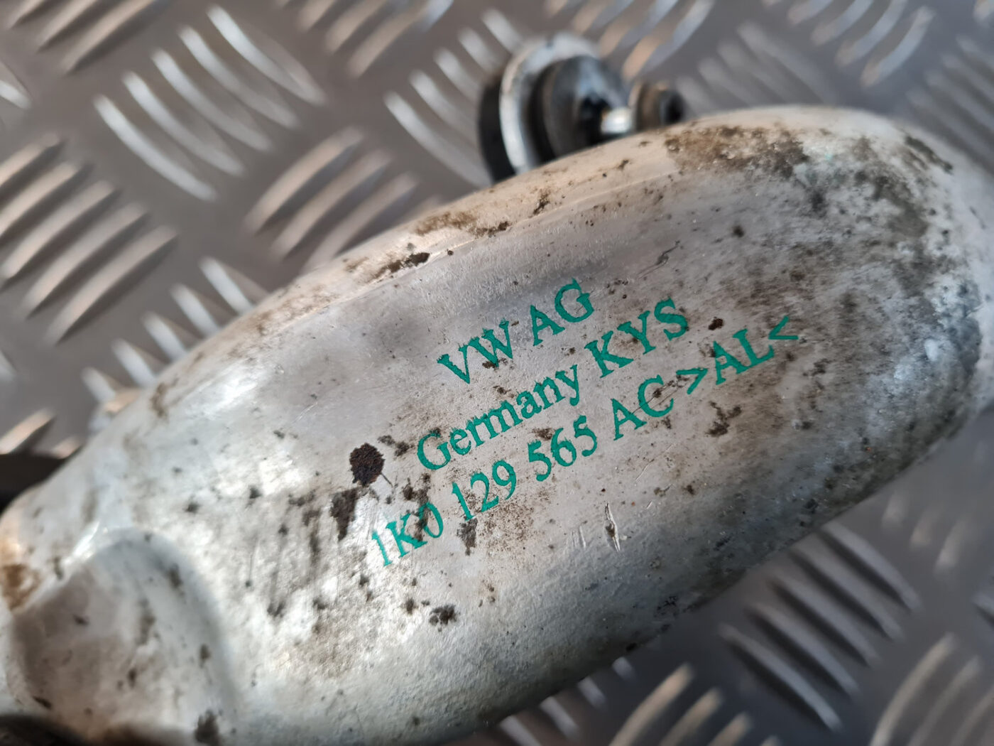 Interkulera caurule priekš VW GOLF 6 2011 3 Interkulera caurule priekš VW GOLF 6 2011