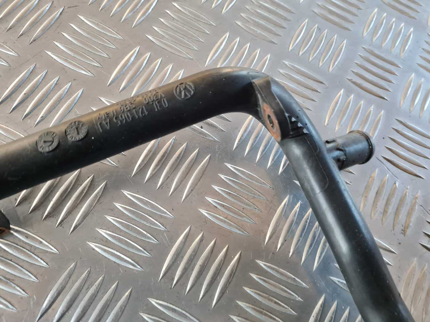 Dzesēšanas caurule priekš VW GOLF 6 2011 6 Dzesēšanas caurule priekš VW GOLF 6 2011