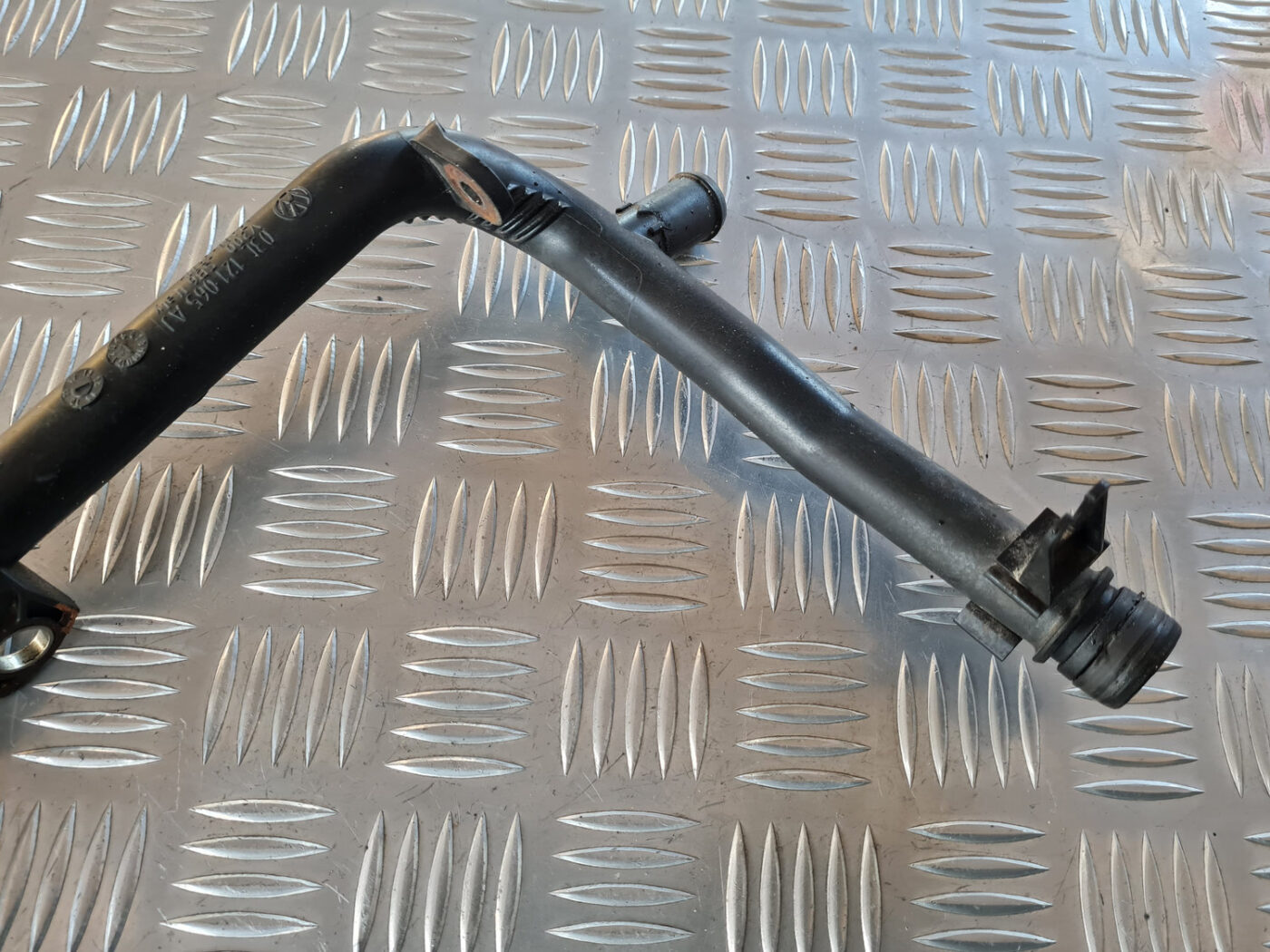 Dzesēšanas caurule priekš VW GOLF 6 2011 5 Dzesēšanas caurule priekš VW GOLF 6 2011