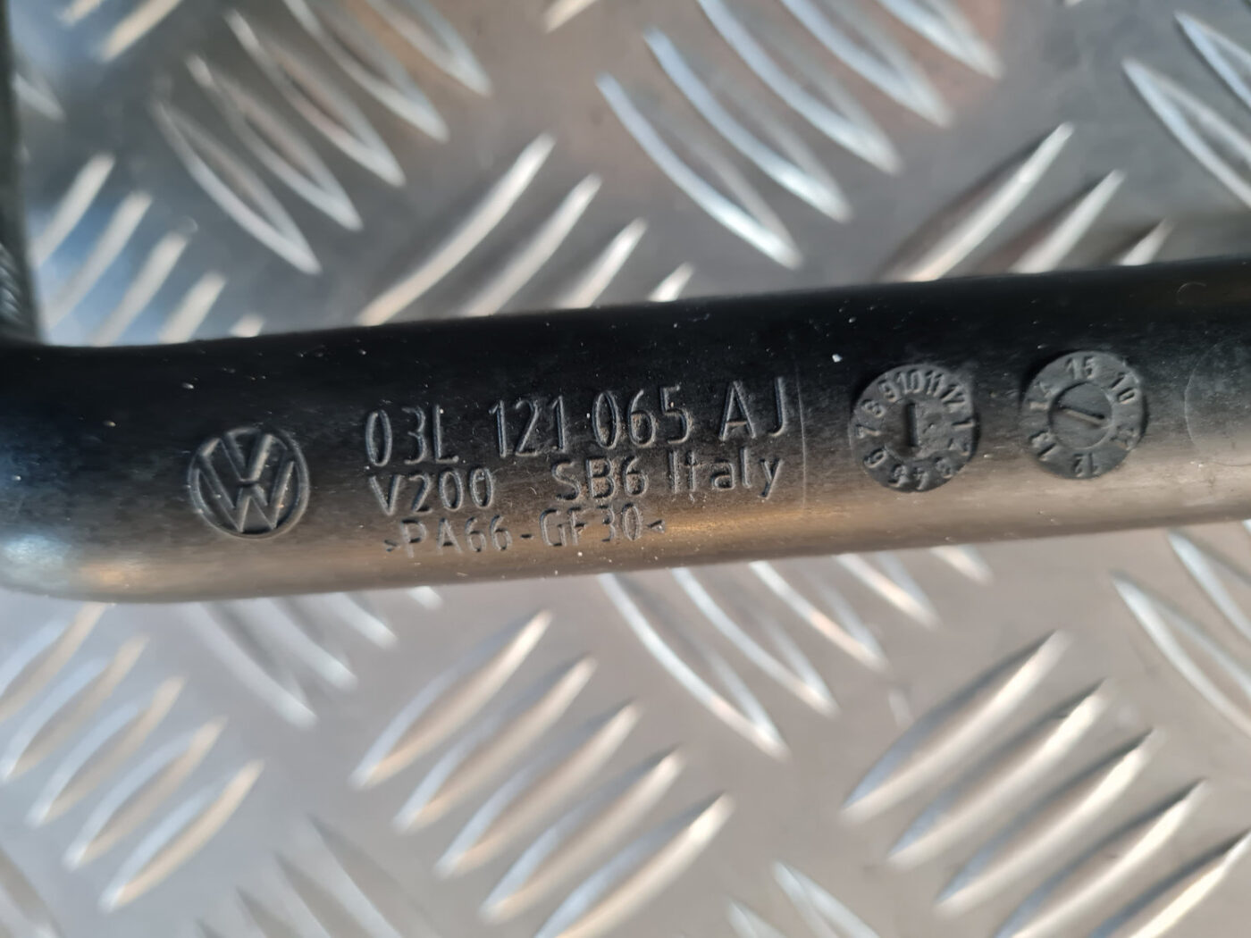 Dzesēšanas caurule priekš VW GOLF 6 2011 4 Dzesēšanas caurule priekš VW GOLF 6 2011