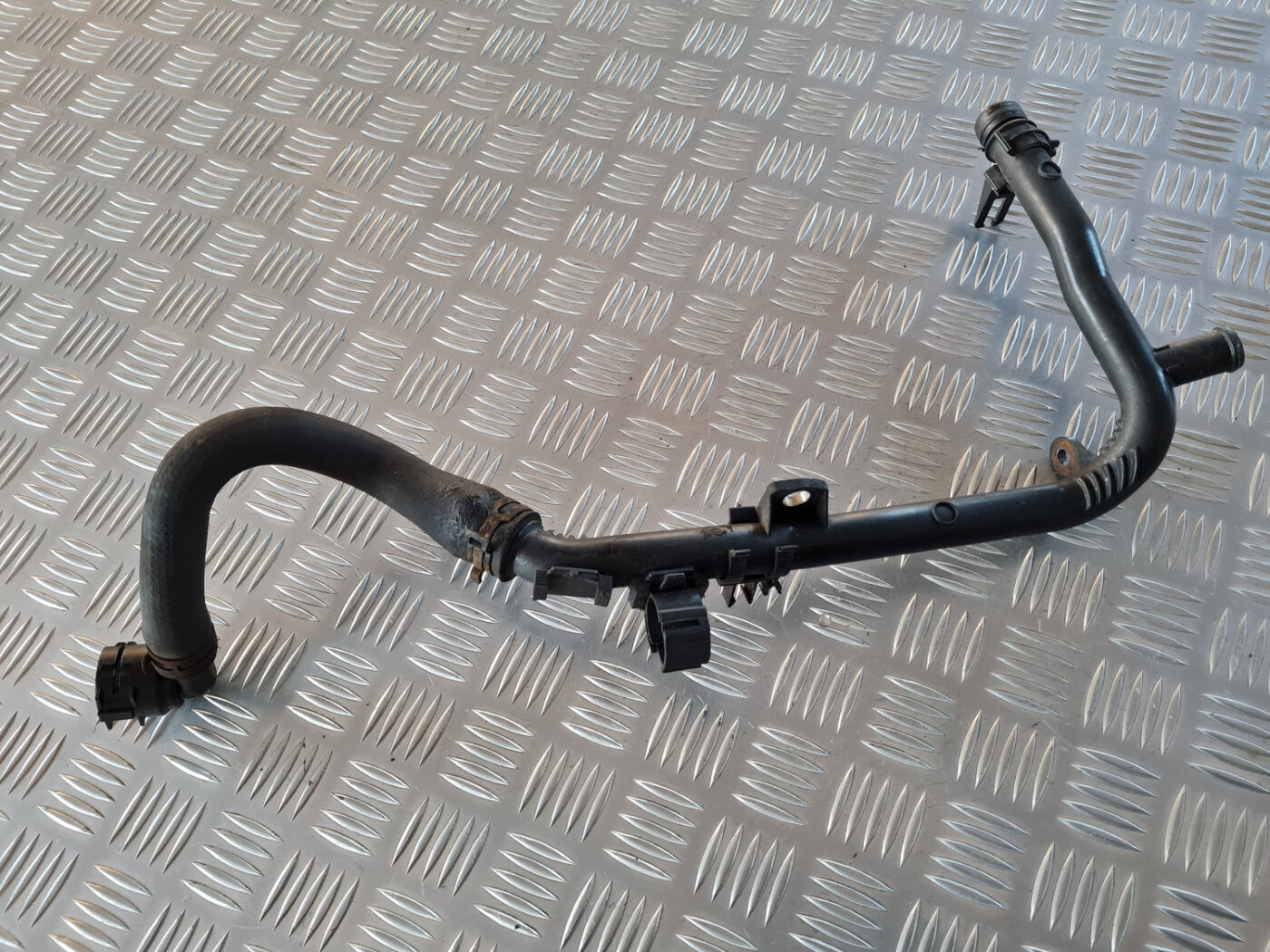 Dzesēšanas caurule priekš VW GOLF 6 2011 3 Dzesēšanas caurule priekš VW GOLF 6 2011