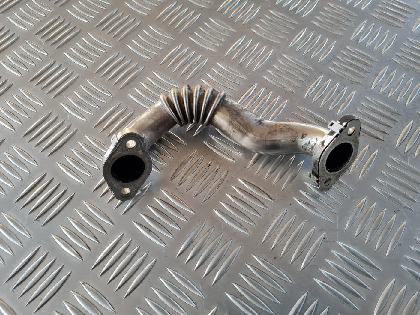 EGR caurule priekš VW GOLF 6 2011 2 EGR caurule priekš VW GOLF 6 2011