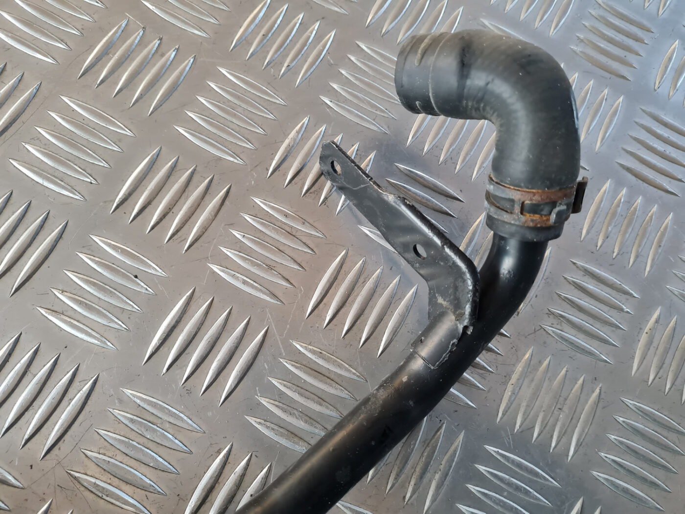 Dzesēšanas caurule priekš VW GOLF 6 2011 5 Dzesēšanas caurule priekš VW GOLF 6 2011