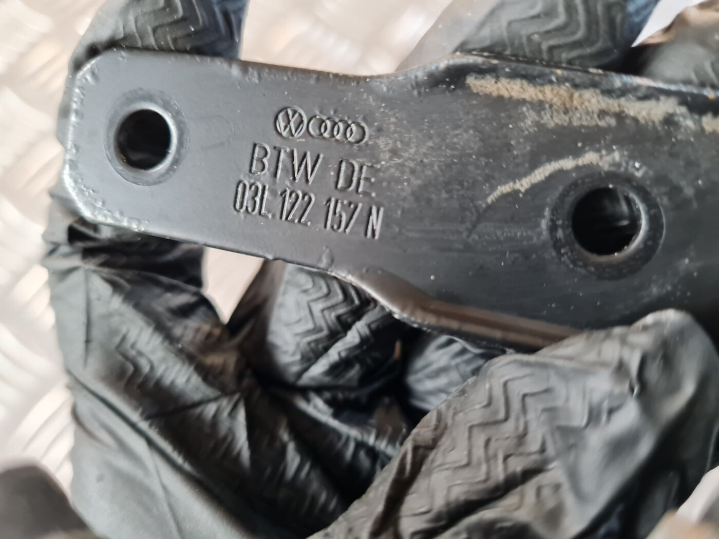 Dzesēšanas caurule priekš VW GOLF 6 2011 3 Dzesēšanas caurule priekš VW GOLF 6 2011