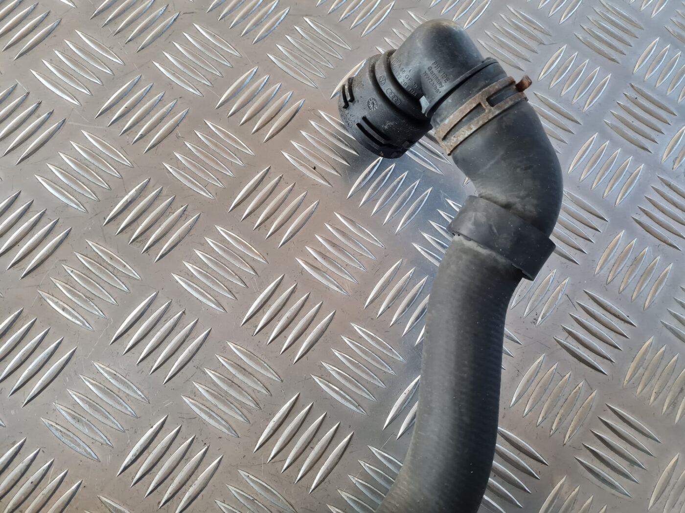 Dzesēšanas caurule priekš VW GOLF 6 2011 2 Dzesēšanas caurule priekš VW GOLF 6 2011